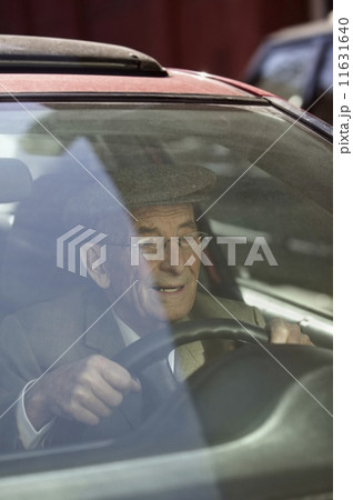 Elderly man driving 11631640