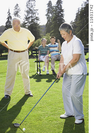 Senior Asian woman playing golf 11631742