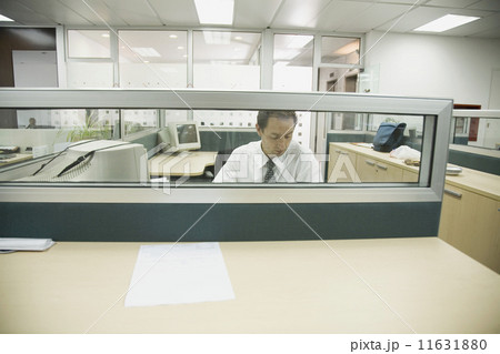 Businessman sitting at desk 11631880