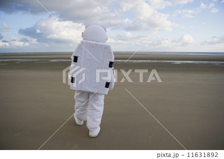 Astronaut walking on the beach 11631892