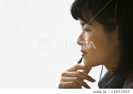 Asian businesswoman wearing headset 11631944