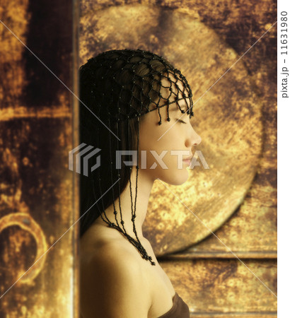 Young woman wearing head beads 11631980