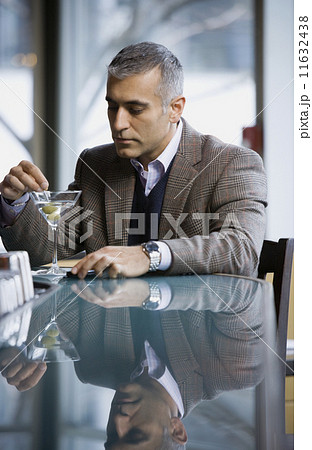 Middle Eastern man stirring cocktail 11632438