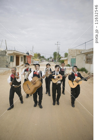 Mariachi band walking and playing their instruments 11632546