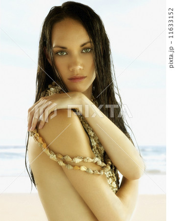 Young woman wearing shells 11633152