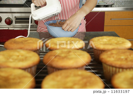 Rack of homemade cupcakes 11633197