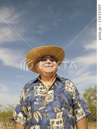 Senior Mixed Race man wearing sunhat Senior Mixed Race man wearing sunhat 11633304