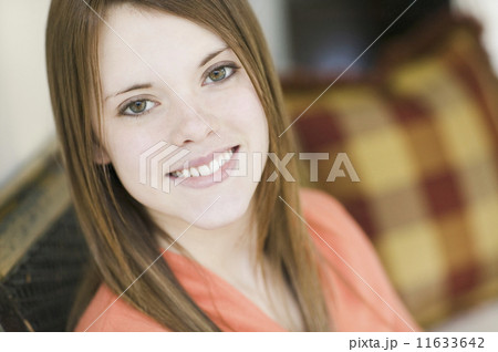 Close up of young woman smiling 11633642