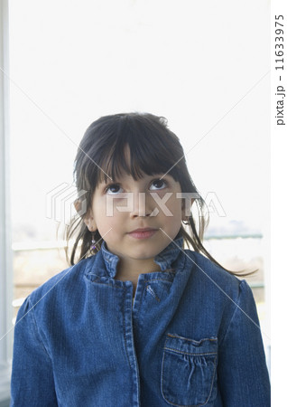Hispanic girl looking up 11633975