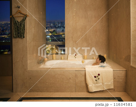 Woman relaxing in bubble bath 11634581