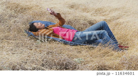 Asian woman listening to mp3 player 11634601