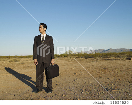 Hispanic businessman in middle of nowhere 11634626