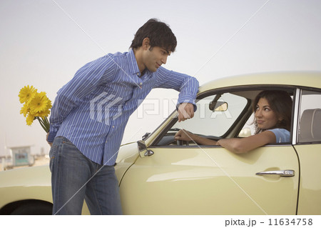 Man giving flowers to woman 11634758