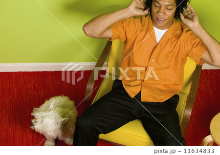 African man listening to headphones 11634833