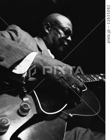 African American man playing guitar African American man playing guitar 11635082