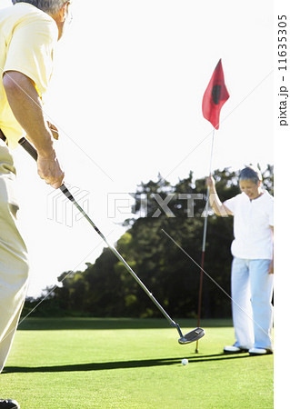Senior Asian couple playing golf 11635305