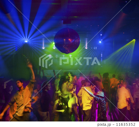 People dancing in nightclubの写真素材 [11635352] - PIXTA