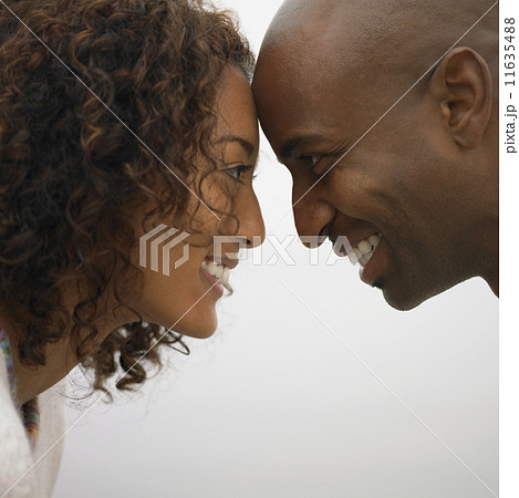 Couple smiling at each other 11635488