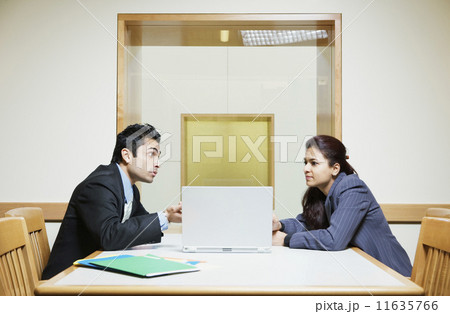 Executives in a meeting 11635766