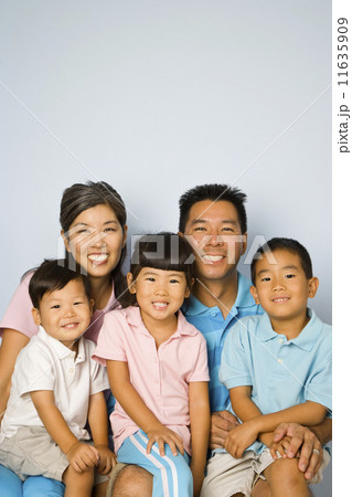 Portrait of Asian family Portrait of Asian family 11635909