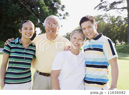 Asian family hugging 11636082