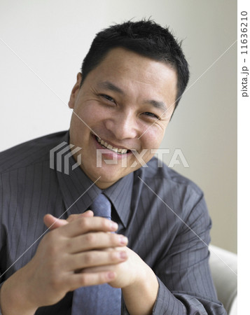 Young businessman smiling for the camera 11636210