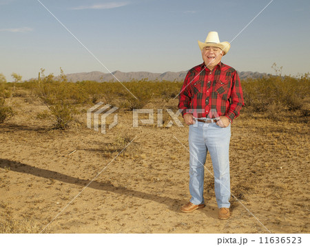 Senior Mixed Race man wearing straw hat 11636523