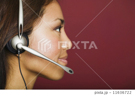 Asian businesswoman wearing headset 11636722