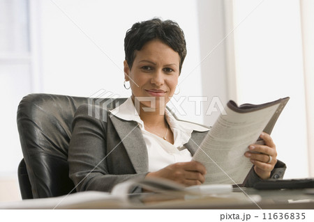 African businesswoman holding paperwork 11636835