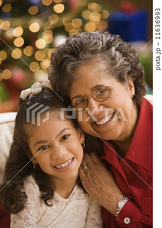Hispanic grandmother and granddaughter smiling 11636993