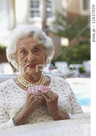 Senior woman playing cards 11637020