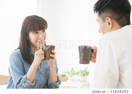 コーヒーを楽しむ夫婦 コーヒーを楽しむ夫婦 11638202