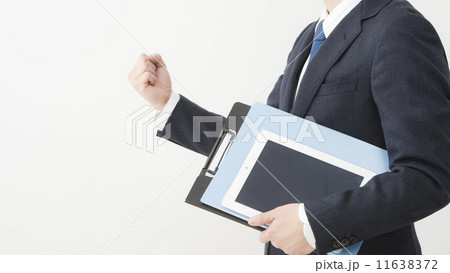 ファイルを持つ男性 ファイルを持つ男性 11638372