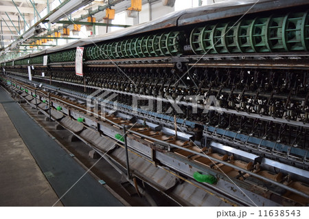 富岡製糸場　繰糸場内の自動繰糸器 11638543