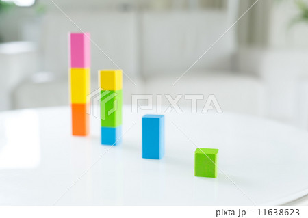 テーブルの上の積木 11638623