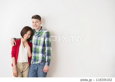 国際結婚カップル 11639102