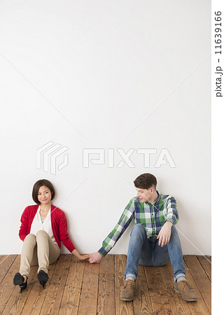 国際結婚カップル 11639166