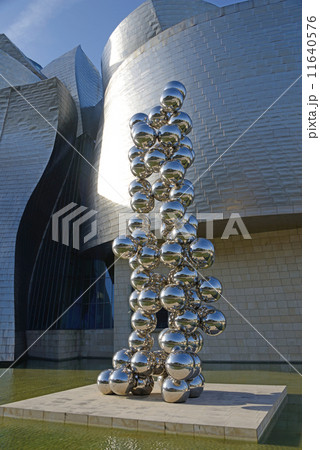 スペイン　ビルバオ　グッゲンハイム美術館 11640576