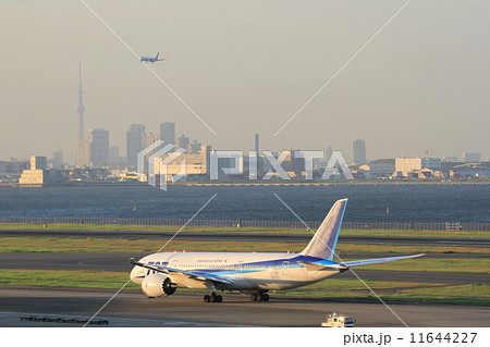 離陸機と着陸機 11644227