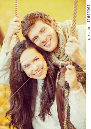 romantic couple in the autumn park 11646361