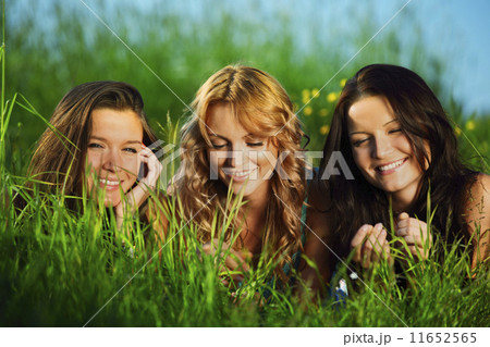 girlfriends on grass girlfriends on grass 11652565