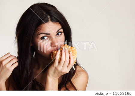 woman eat burger 11655166