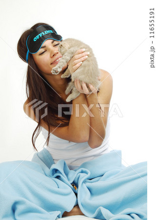 waking woman and cat 11655191
