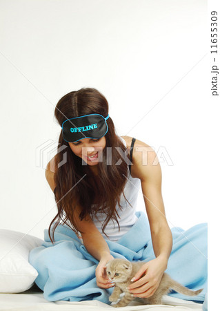 waking woman and cat waking woman and cat 11655309