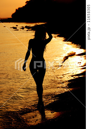 woman in ocean woman in ocean 11658305