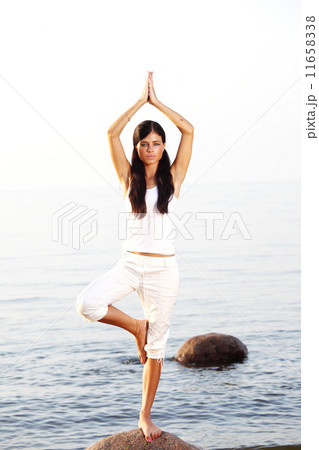 yoga near the ocean 11658338