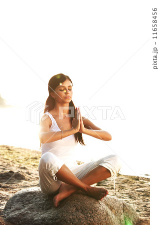 ocean yoga sunrise 11658456