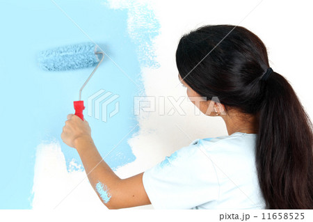 roller in woman hand roller in woman hand 11658525