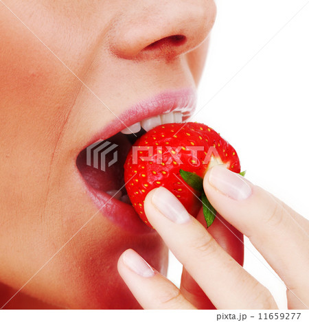 woman eat strawberry woman eat strawberry 11659277