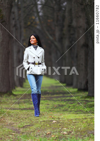 autumn woman 11660782